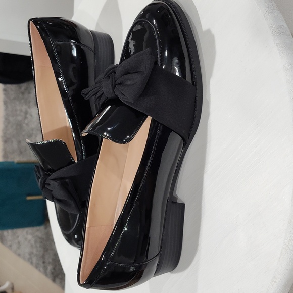 Bandolino Lindio 3 Loafer Black Patent with Bows - Picture 3 of 13